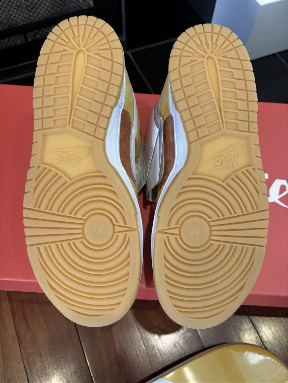 Nike SB Dunk Low Chocolate Skateboard Suns 1/30 numbered